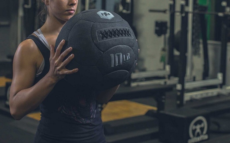 #7Â Toss the ball over the back